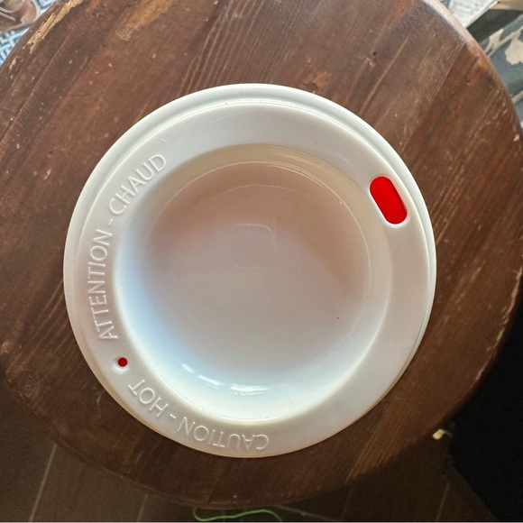 New Starbucks 2022 Red Star Print Cup Day Grande Hot Cup with Lid 16 Oz. - Picture 9 of 10